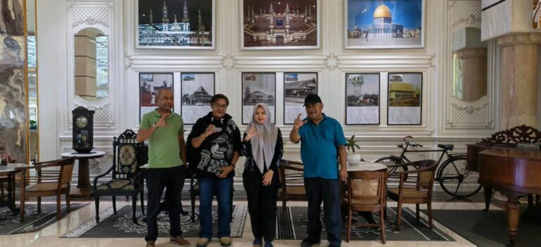 Rombongan Dinas Pertanian Papua dan BBTPH Kalsel berfoto bersama