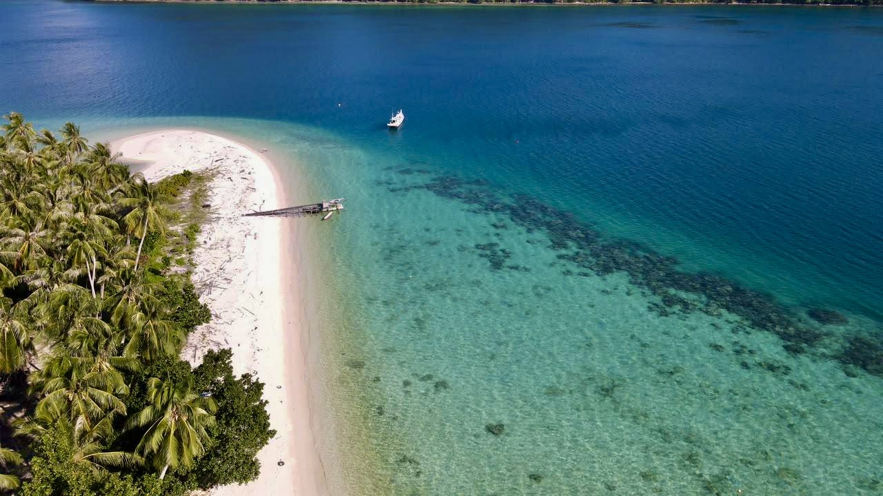 Foto udara Kepulauan Karimata yang menjadi bagian Cagar Alam Karimata di Kayong Utara