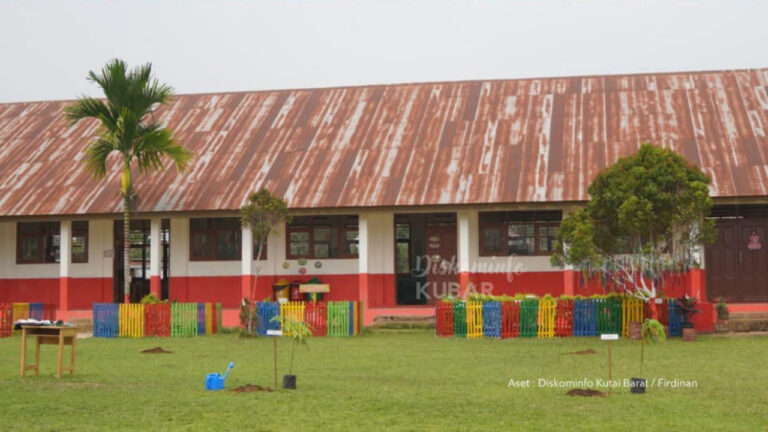 Gedung SD Negeri 002 Linggang Bigung lokasi peluncuran Program ESD Whole School Approach. (Dok. Diskominfo Kutai Barat)