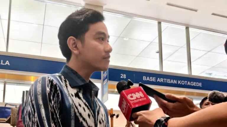 Wakil Presiden Gibran Rakabuming Raka saat sedang memberikan keterangan dan diwawancarai oleh awak media. (Dok. Sekretariat Wakil Presiden)