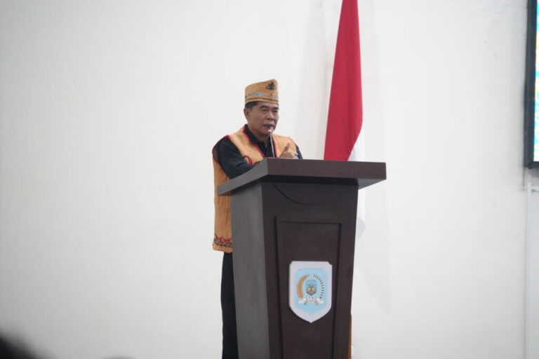 Gubernur Kaltara Zainal A Paliwang berpidato di podium Rapat Paripurna DPRD Kaltara.