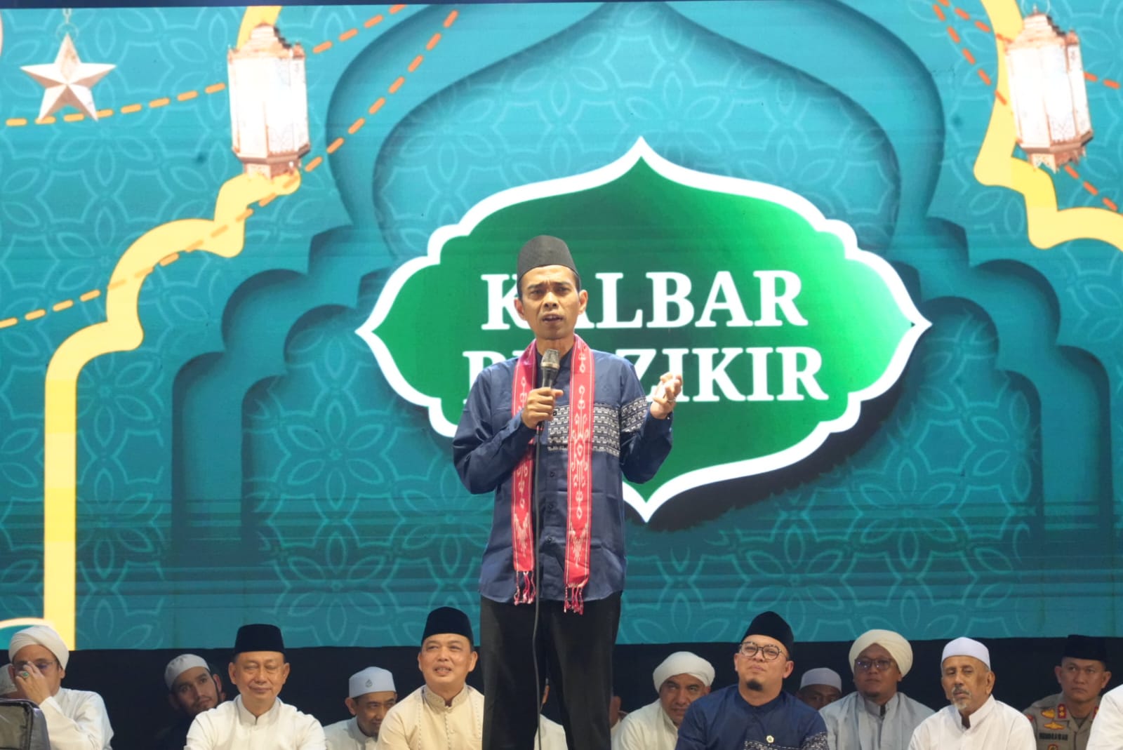 Hadiri Tabligh Akbar Bersama UAS, Gubernur Ria Norsan Ajak Warga Perkuat Persatuan dan Jaga Lingkungan