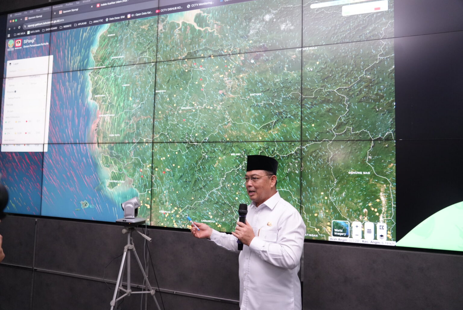 Antisipasi Sebaran Asap, Gubernur Kalbar Pantau Pergerakan Arah Angin Lewat SiPongi