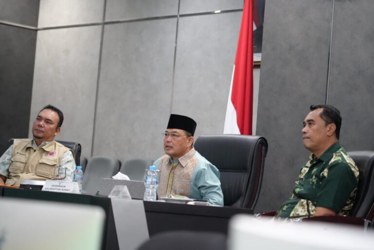 "Hadapi musim hujan 2026/2027, Gubernur Kalbar Ria Norsan instruksikan kesiapsiagaan hadapi cuaca ekstrem, banjir, dan longsor berbasis rujukan data BMKG."