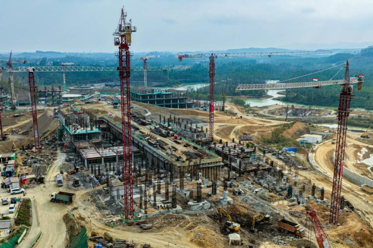 "Hakim Agung MA Sugeng Sutrisno tinjau kawasan yudikatif di IKN yang tembus 19,29 persen; bantah isu proyek mangkrak dan pastikan pembangunan MA berjalan."