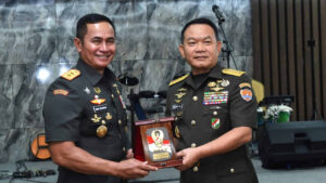 Letjen TNI Iwan Setiawan saat dilantik menjadi Pangdam XII Tanjungpura. (Dok. TNI AD)