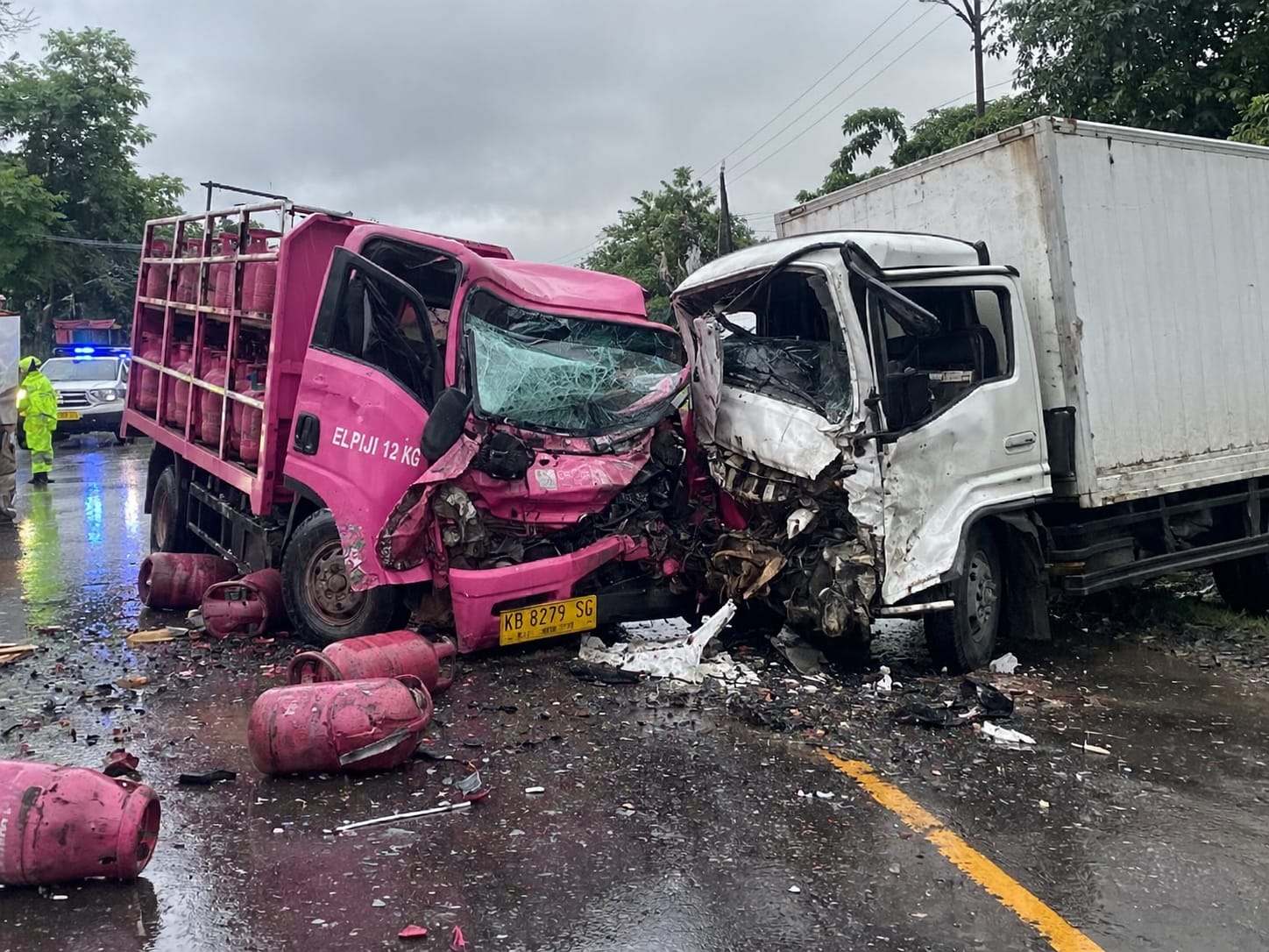 Truk Elpiji Tabrak Truk Boks di Transkalimantan, Satu Pengemudi Tewas
