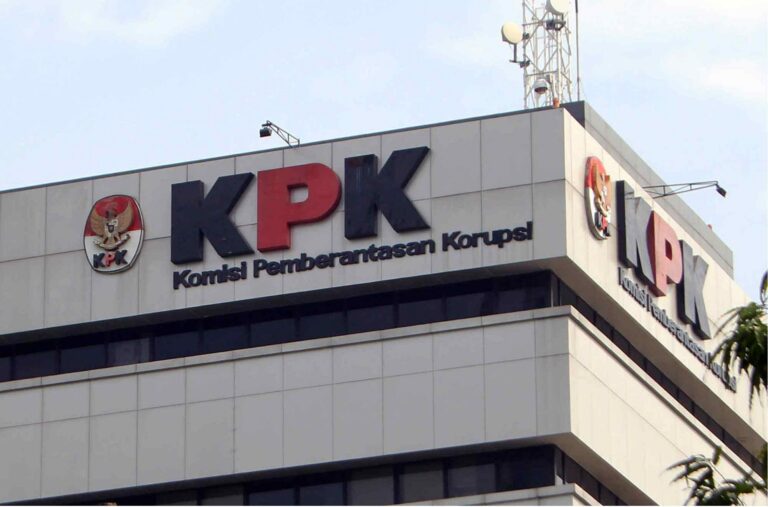"KPK menggelar Operasi Tangkap Tangan (OTT) di lingkungan BNPB Jakarta, Ketua KPK Setyo Budiyanto sebut sejumlah pihak telah diamankan penyidik."
