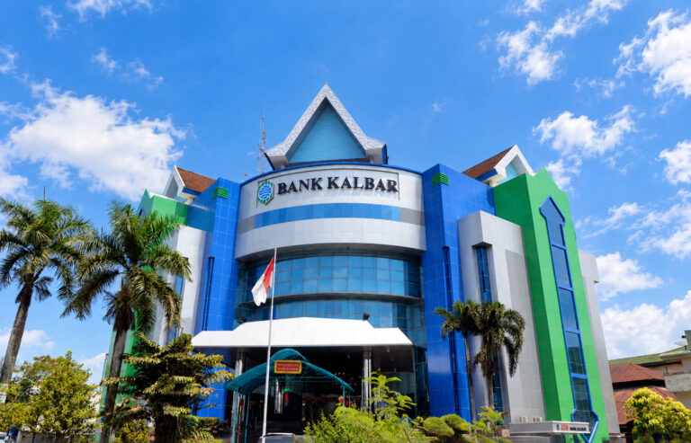 "Bank Kalbar membukukan laba Rp397,55 miliar dan penyaluran kredit Rp18,09 triliun pada Triwulan III 2026 dengan rasio CASA mencapai 70,16 persen."