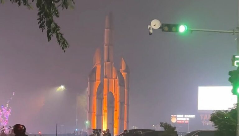 "Sempat membaik, kabut asap akibat karhutla kembali kepung Pontianak hingga menyentuh level Berbahaya dengan indeks IQAir 887 pada Selasa, (6/10/2026) malam."