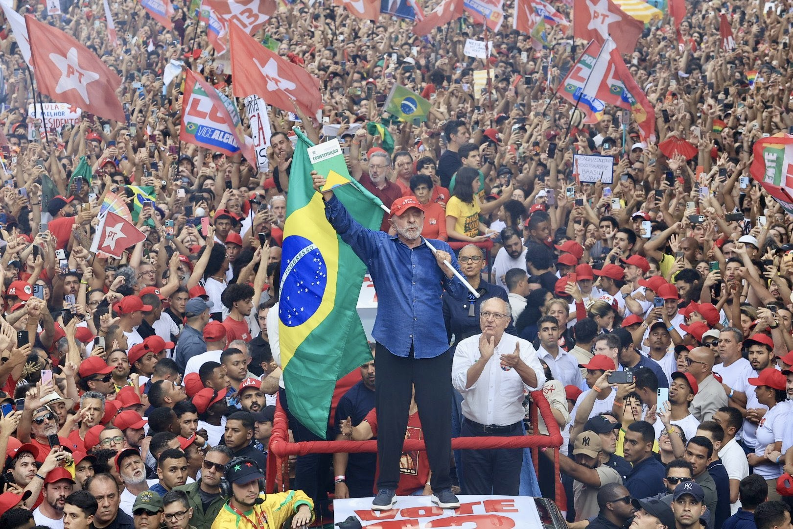Menang di Tengah Tekanan Trump, Lula da Silva Pertahankan Kepemimpinan Sayap Kiri di Brasil