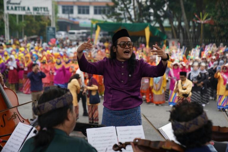 "Mars Kota Pontianak resmi diperkenalkan pada HUT ke-255 Kota Pontianak sebagai simbol identitas sejarah, budaya, dan visi masa depan kota."