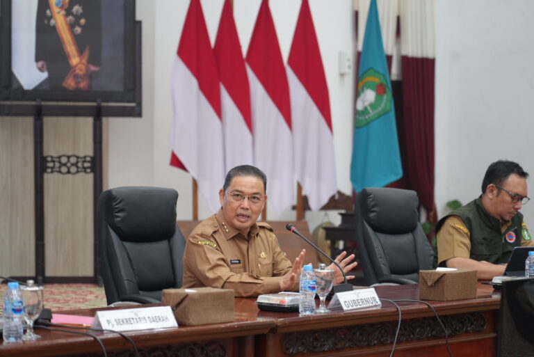 "Hadapi musim penghujan 2026/2027, Pemprov Kalbar petakan 559 desa rawan banjir; Gubernur Ria Norsan dan BMKG perkuat kesiapsiagaan mitigasi bencana hidrometeorologi."