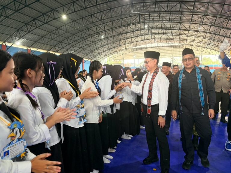 "Wali Kota Edi Kamtono sebut 95 persen mahasiswa baru Universitas PGRI Pontianak berasal dari luar daerah; pertegas posisi Pontianak sebagai pusat pendidikan Kalbar."
