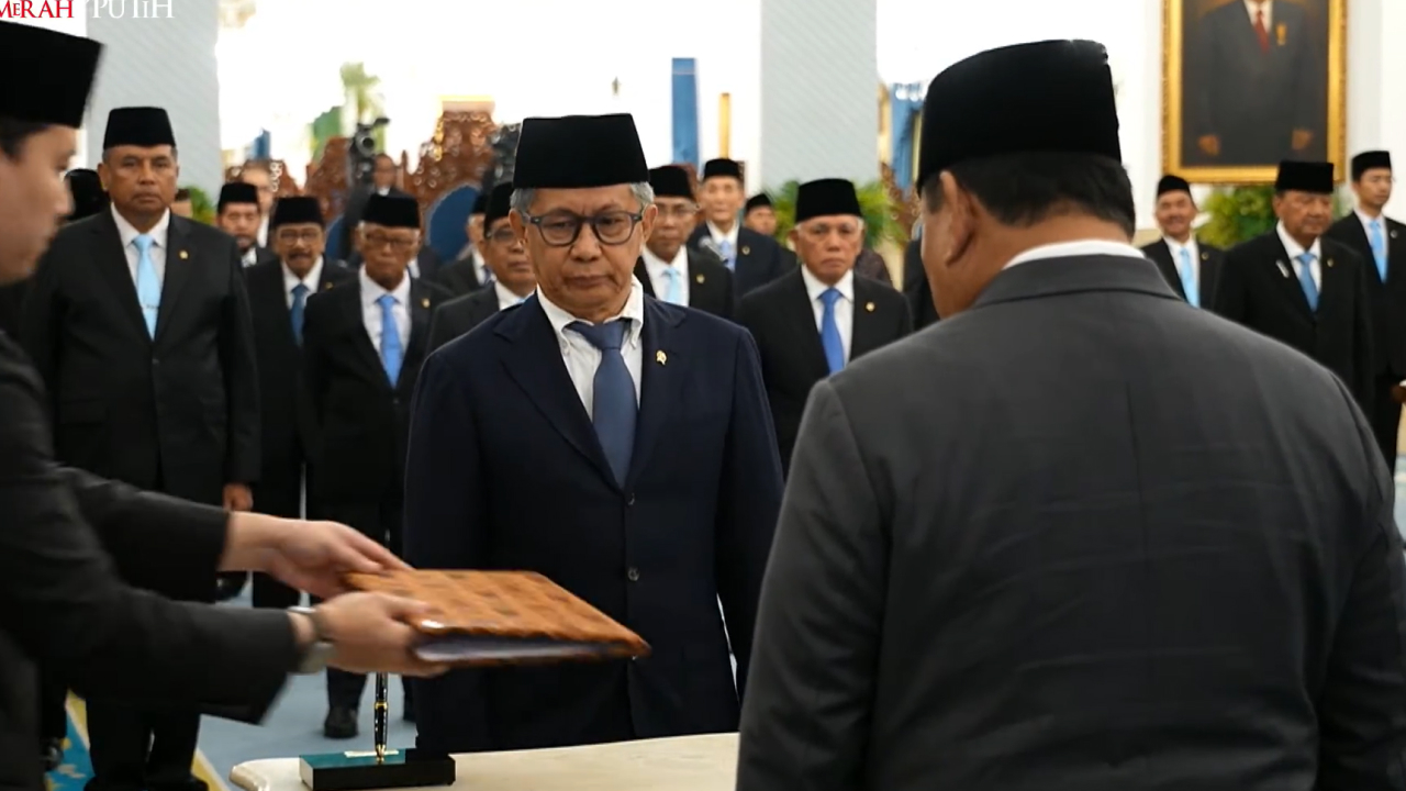 Rocky Gerung Resmi Dilantik Jadi Wantimpres Prabowo Bersama 25 Tokoh Lainnya