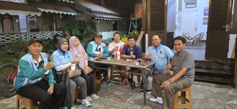 "Pelti Kalbar gelar kunjungan kerja ke Sambas untuk perkuat pembinaan atlet tenis usia dini dan meninjau kesiapan infrastruktur lapangan daerah."