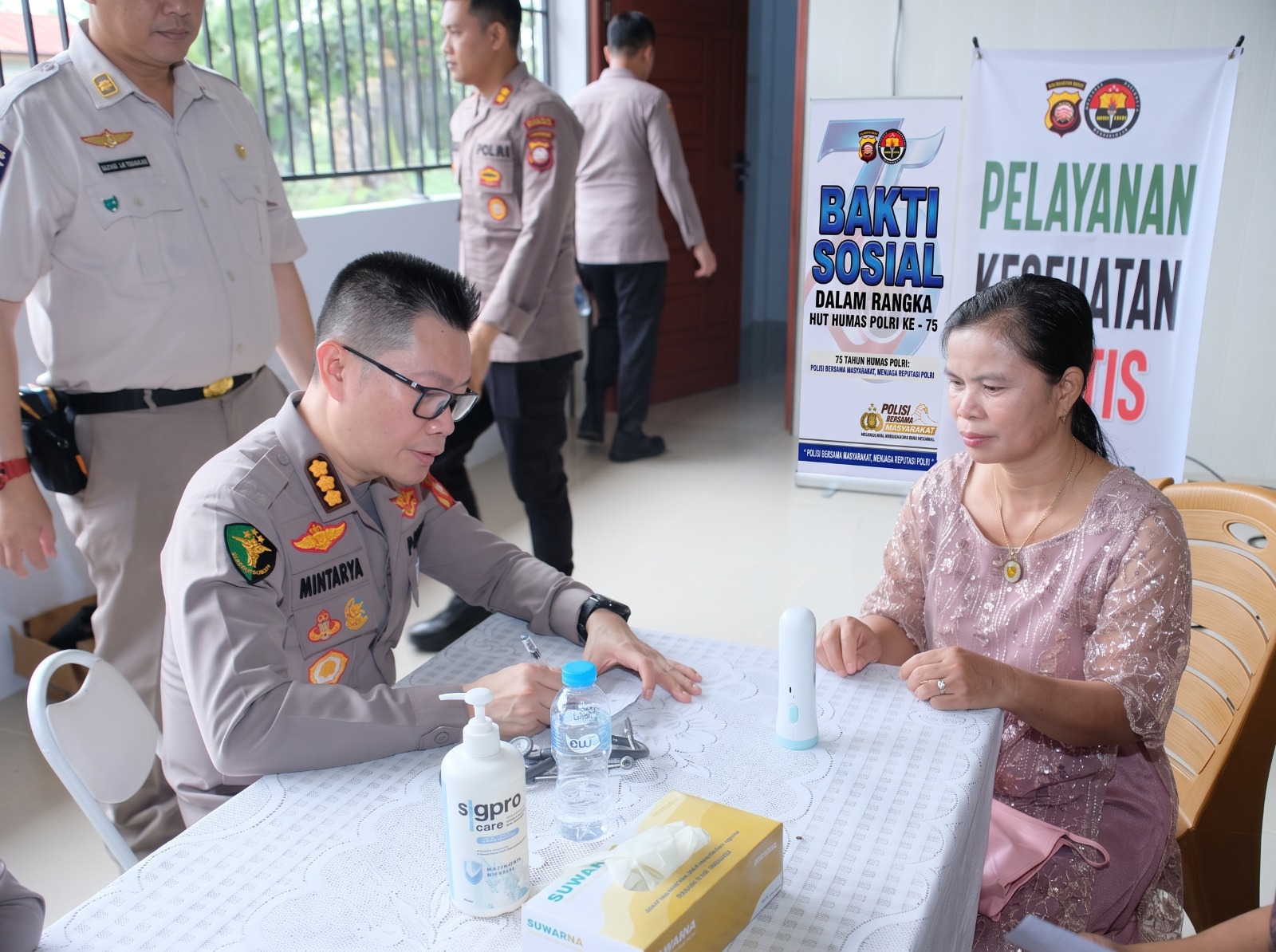 Hari Jadi Humas Polri, Polda Kalbar Gelar Pengobatan Gratis di Sanggau