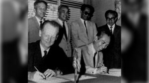 Penandatanganan New York Agreement 1962 di markas PBB. (Dok. UN)