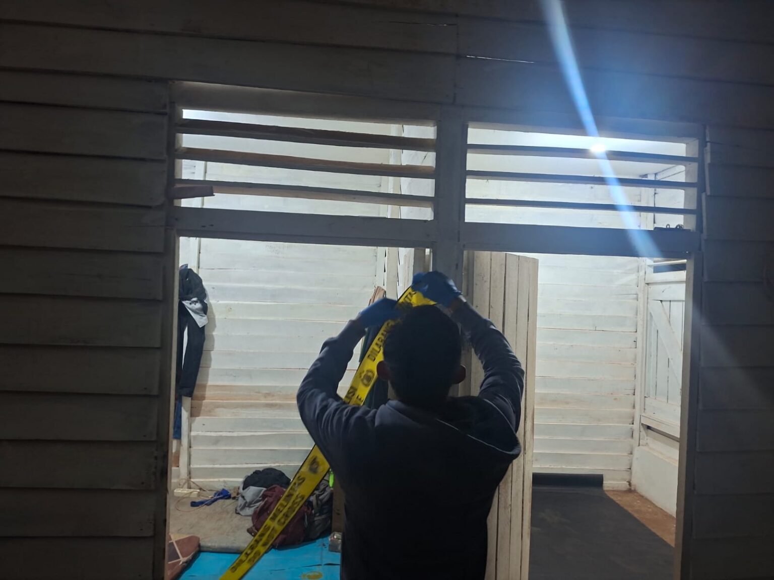 Pintu Terkunci dari Dalam, Pria 24 Tahun Ditemukan Meninggal di Mes Sungai Ambawang