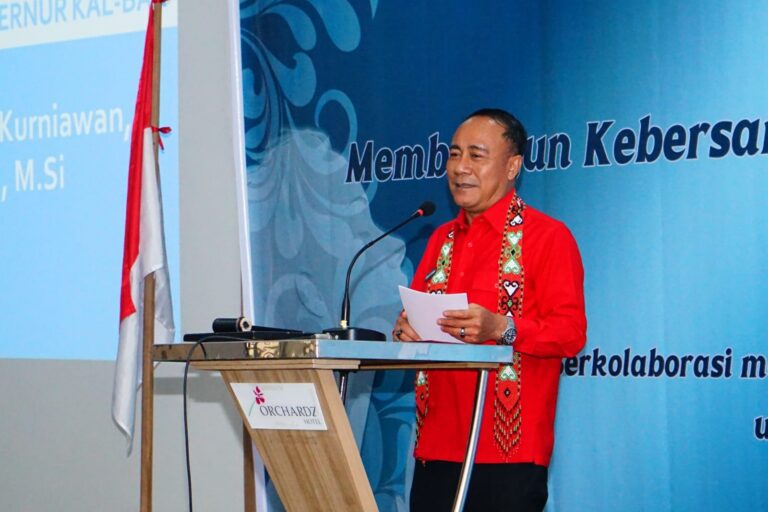"Wagub Kalbar Krisantus Kurniawan tutup Prayer Gathering Nasional ke-V di Pontianak, tekankan peran ibu bina karakter anak dan bijak berteknologi."
