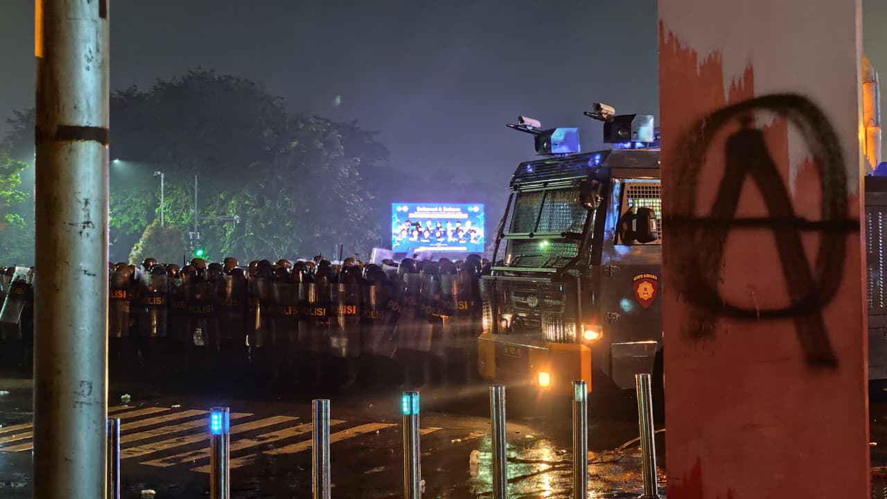 Bentrok Pecah di Bundaran Digulis Pontianak, Jurnalis Nusantara Post Sempat Diintimidasi Polisi Saat Rekam Penangkapan