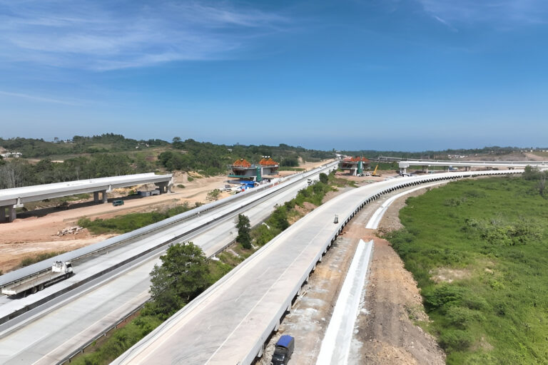 "Progres pembangunan Tol Sepinggan Paket 1B tembus 34,5 persen, WIKA targetkan akses cepat Bandara Sepinggan menuju IKN rampung Juli 2028."