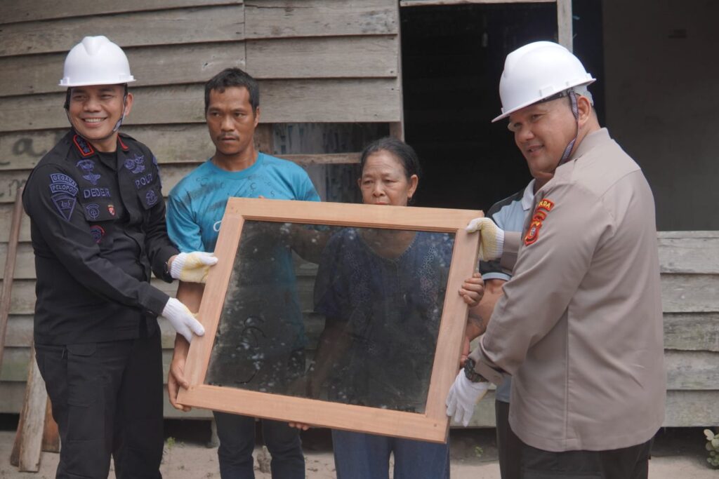 Sasar Rumah Tak Layak Huni, Polda Kalbar Gelar Bedah Rumah di Sanggau