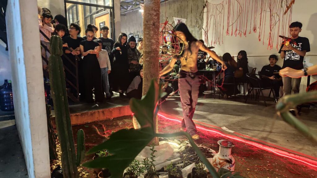 Art Exhibition ‘Borneo: Rupa Tanah Terbakar’ Soroti Krisis Karhutla di Khira Brew
