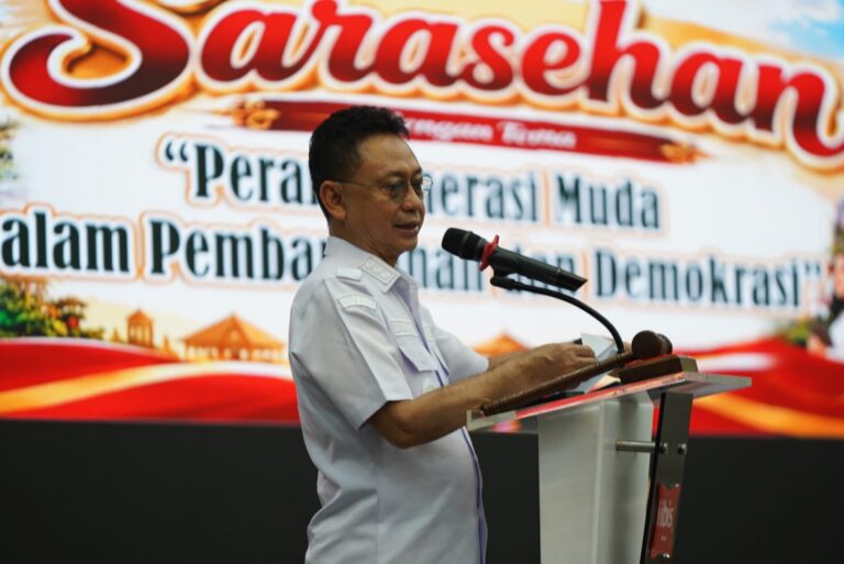 "Wali Kota Edi Rusdi Kamtono mengajak generasi muda menjadi mitra kritis pembangunan dan memperkuat literasi digital dalam sarasehan pendidikan politik Pontianak."