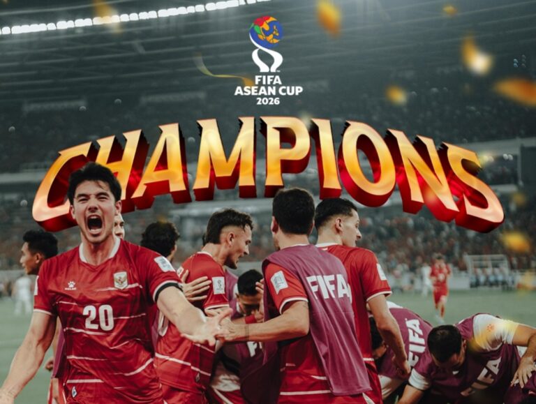 "Indonesia raih gelar juara ASEAN Cup 2026 usai kalahkan Thailand via adu penalti 4-2 di SUGBK; gol Elkan Baggott dan aksi Emil Audero jadi penentu kemenangan."
