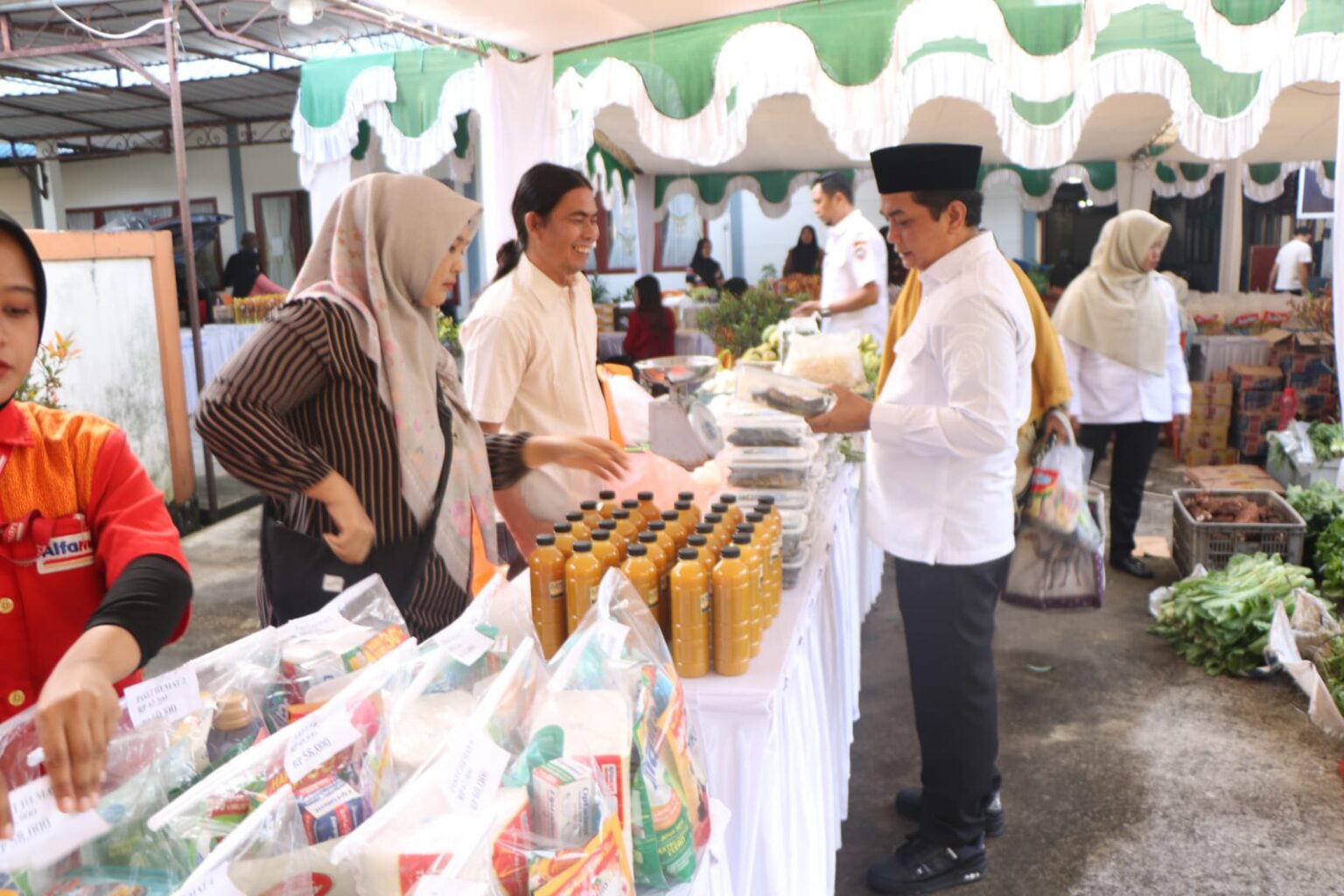 Tekan Kenaikan Harga Sembako, Pemkot Pontianak Gelar Pasar Murah Subsidi