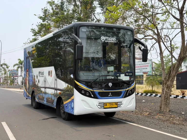 "Dishub Kalsel tambah armada Trans Banjarbakula per 1 Oktober 2026; Kadishub Fitri Hernadi operasikan bus diesel rute perkantoran dan 5 unit bus listrik."