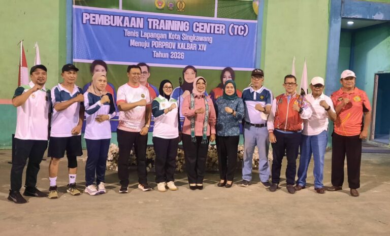 "Pelti Kalbar tinjau fasilitas lapangan dan pembukaan TC atlet tenis Kota Singkawang di Krisda Mandala, Ketua Pelti Erlina tegaskan pertahankan tradisi emas Porprov."