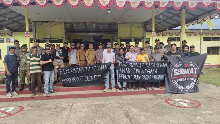 "Warga pesisir dan mahasiswa berunjuk rasa di Kantor Camat Batu Ampar menuntut pemenuhan listrik dan BBM, mengancam aksi ke Pemkab Kubu Raya usai pejabat mangkir."