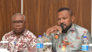 Max Abner Ohee saat rapat Panitia Musyawarah (Panmus) Majelis Rakyat Papua (15/11/2024). (Dok. Instagram/@majelisrakyatpapua)